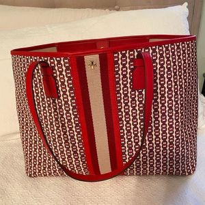 Worn a couple of times .